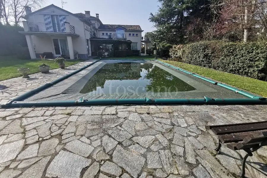 Casale in vendita di 600 mq a €1.400.000 (rif. 32/2026)