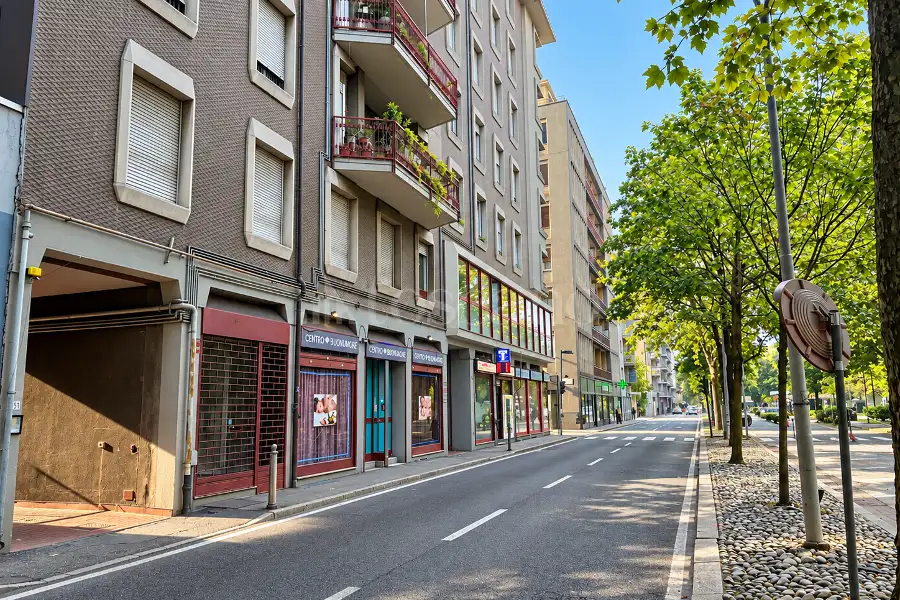 Negozio in affitto di 30 mq a €850 (rif. 17/2026)