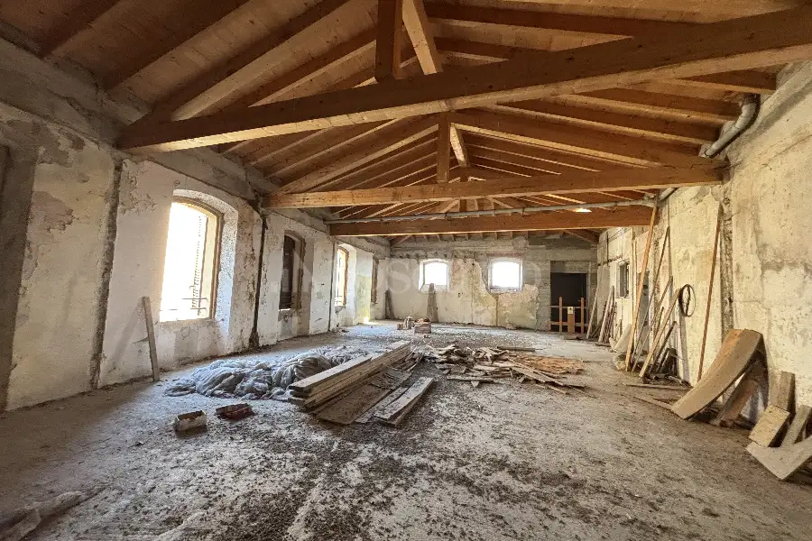 Casa Indipendente in vendita di 700 mq a €335.000 (rif. 1/2025)