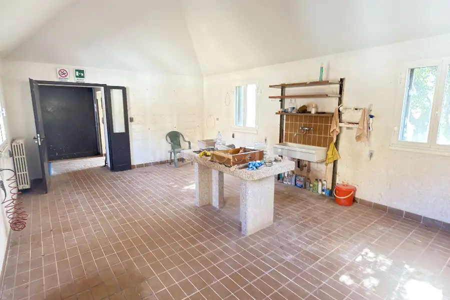 Laboratorio in vendita di 400 mq a €1.985.000 (rif. 12/2026)