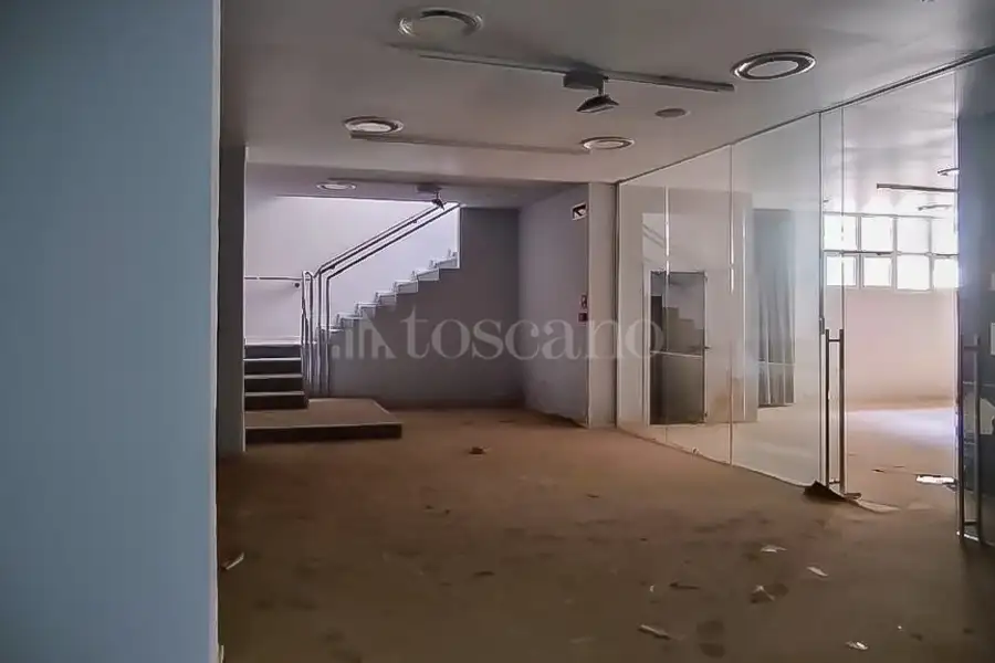 Negozio in vendita di 550 mq a €1.600.000 (rif. 72/2025)