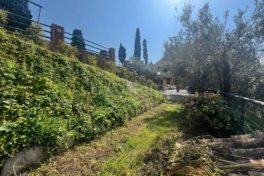Agriturismo in vendita di 600 mq a €1.750.000 (rif. 13/2026)