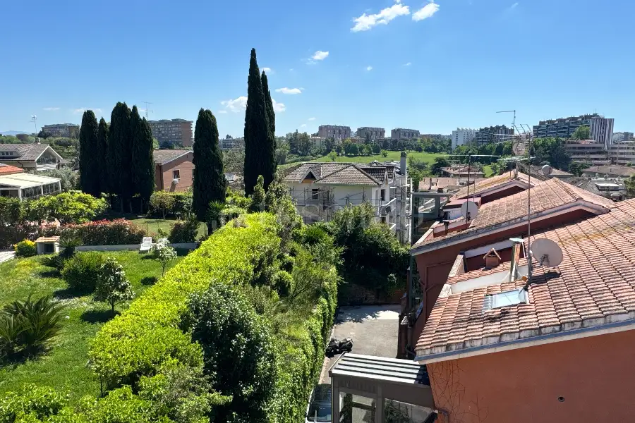 Villa Plurifamiliare in vendita di 300 mq a €649.000 (rif. 18/2026)