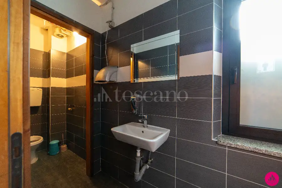 Negozio in vendita di 317 mq a €265.000 (rif. 22/2025)