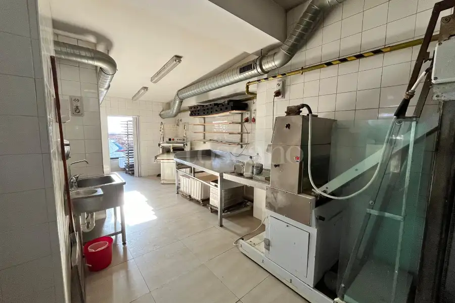 Negozio in vendita di 140 mq a €219.000 (rif. 5/2026)