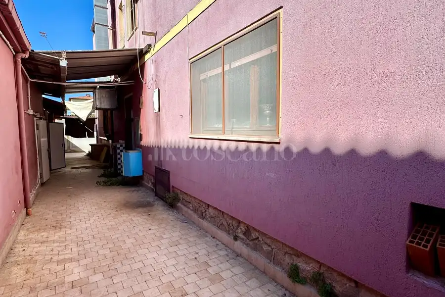 Negozio in vendita di 139 mq a €75.000 (rif. 136/2026)