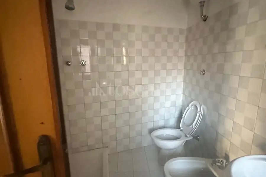Negozio in affitto di 120 mq a €700 (rif. 109/2025)