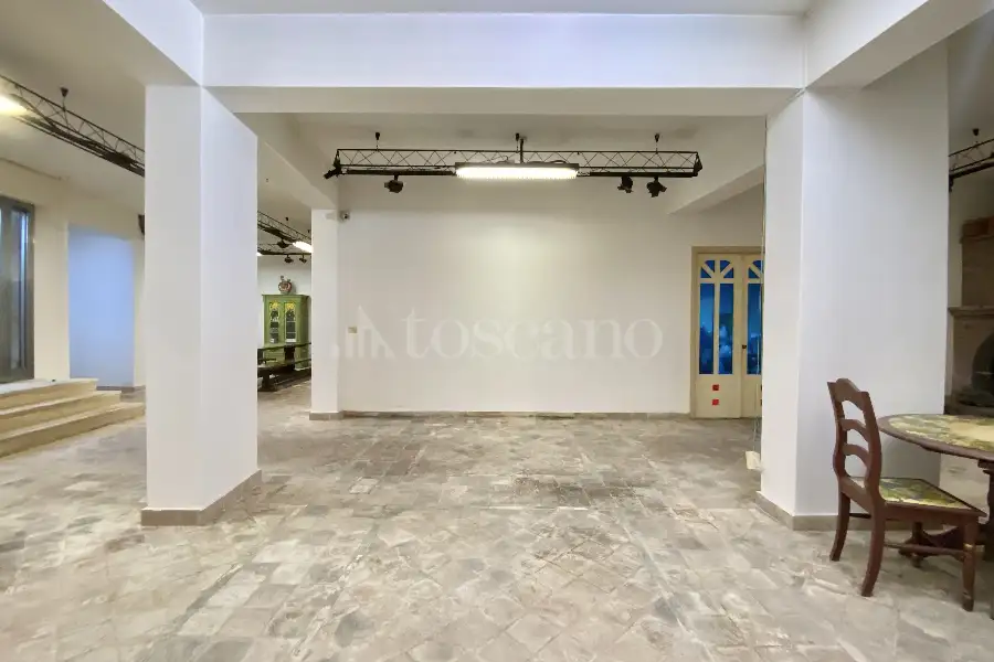 Negozio in vendita di 209 mq a €260.000 (rif. 11/2025)