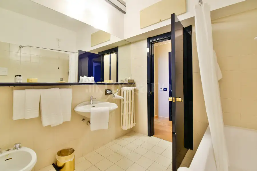 Albergo in vendita di 2.300 mq a €4.500.000 (rif. 39/2026)