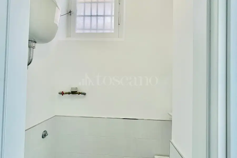 Negozio in affitto di 30 mq a €850 (rif. 50/2025)