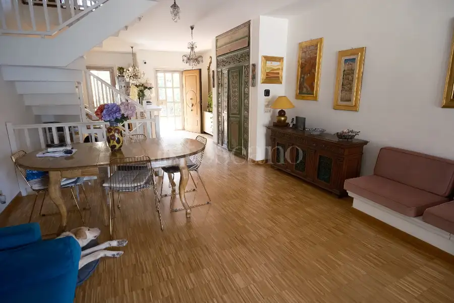 Villino a Schiera in vendita di 200 mq a €840.000 (rif. 39/2026)