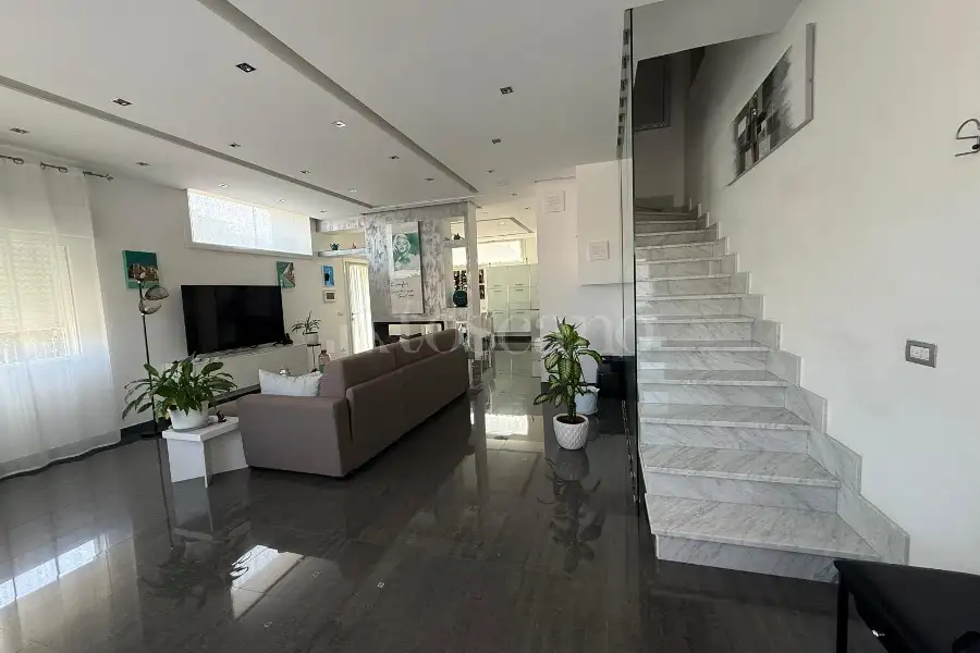 Villino a Schiera in vendita di 270 mq a €349.000 (rif. 183/2026)