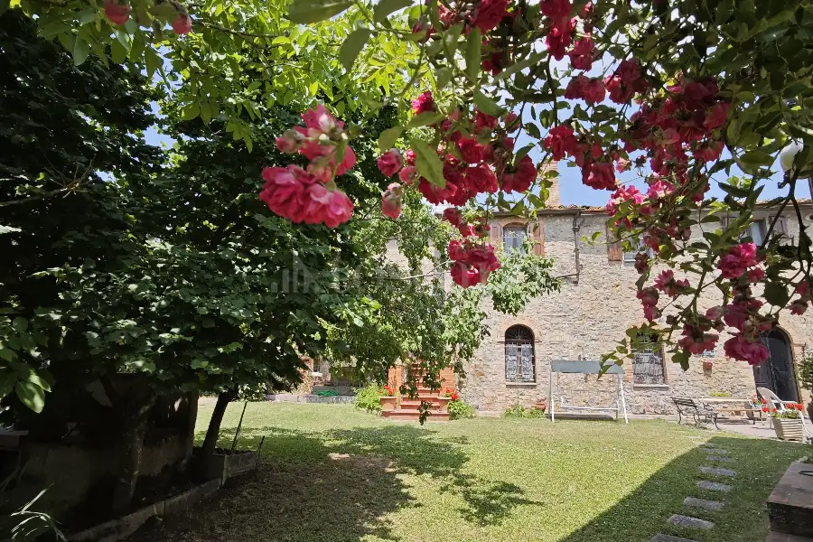 Casale in vendita di 350 mq a €460.000 (rif. 23/2025)