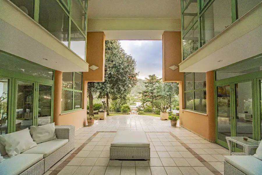 Villa in vendita di 500 mq a €990.000 (rif. 100/2025)