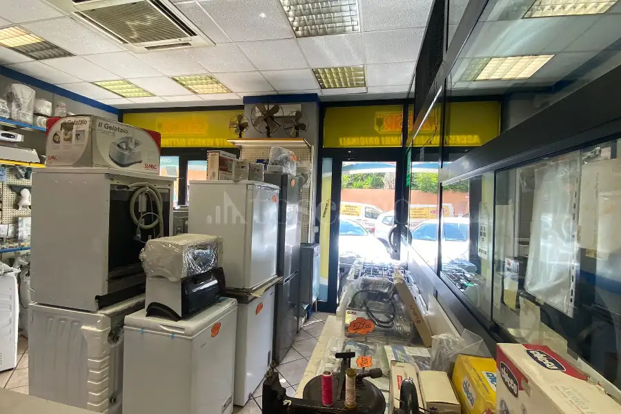 Negozio in vendita di 39 mq a €89.000 (rif. 12/2026)