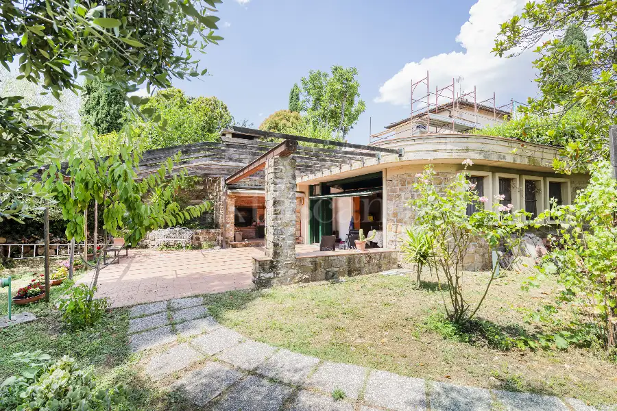 Casa in vendita di 430 mq a €1.250.000 (rif. 25/2025)