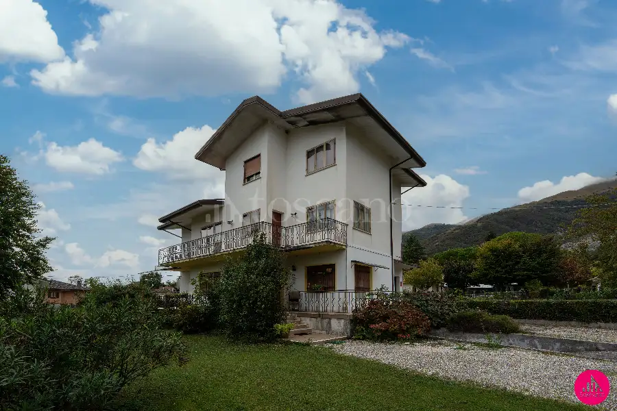 Villa Bifamiliare in vendita di 200 mq a €179.000 (rif. 186/2026)