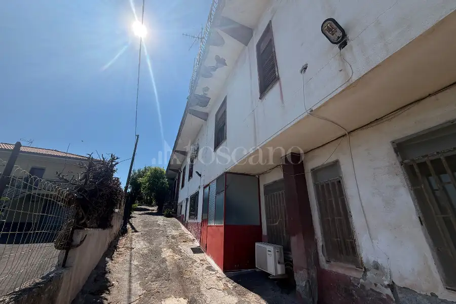Villa in vendita di 6.000 mq a €659.000 (rif. 116/2026)