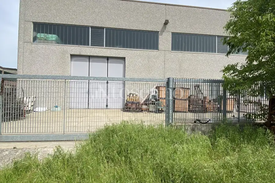 Capannone in vendita di 600 mq a €3,000 (rif. TS0033VE.B1)