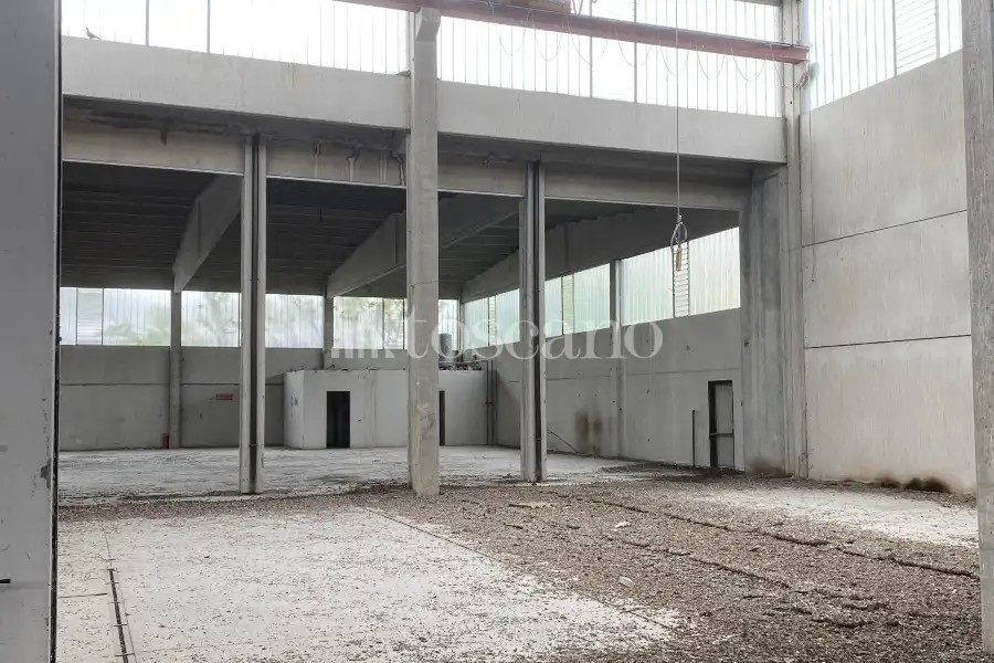 Capannone in vendita di 2000 mq a €4,500 (rif. TS0044VE.A)