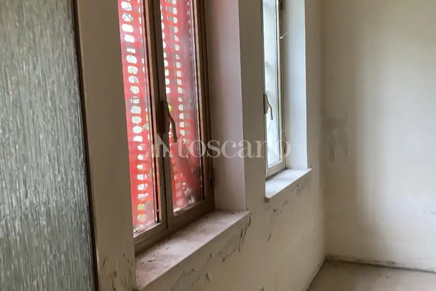 Capannone in vendita di 2000 mq a €4,500 (rif. TS0044VE.A)