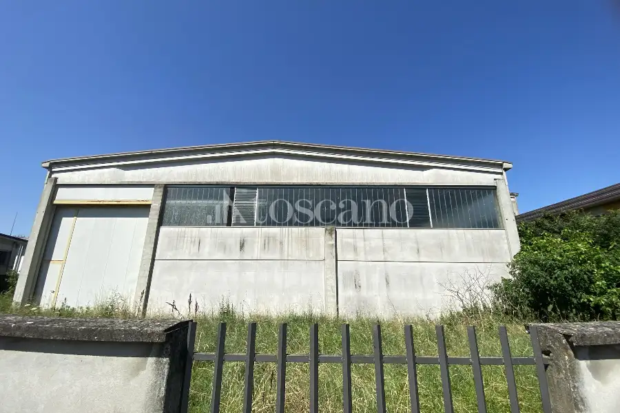 Capannone in vendita di 2000 mq a €4,500 (rif. TS0044VE.A)