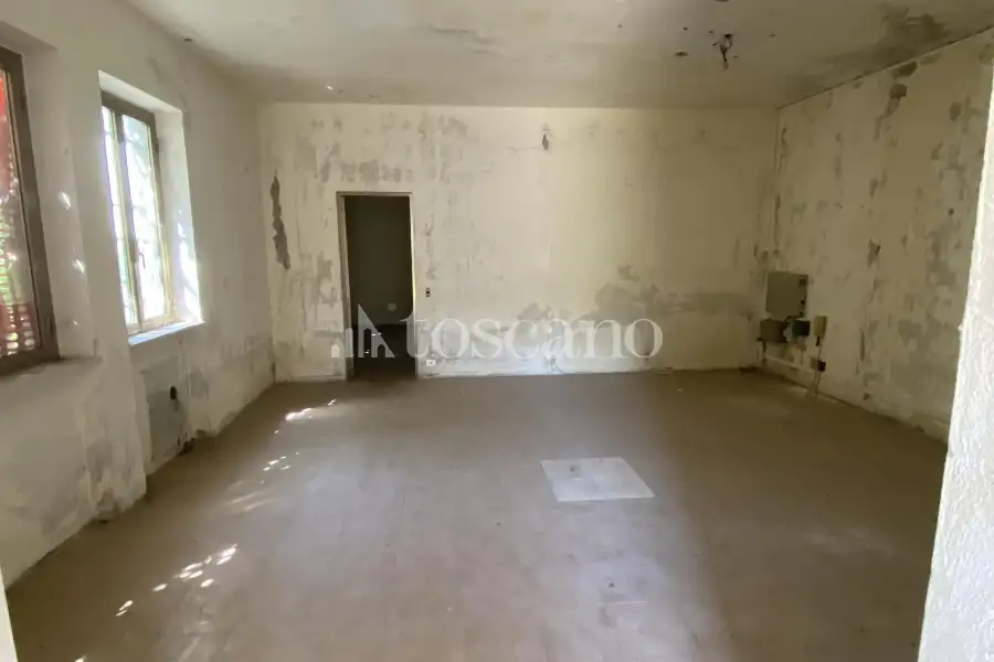 Capannone in vendita di 2000 mq a €4,500 (rif. TS0044VE.A)