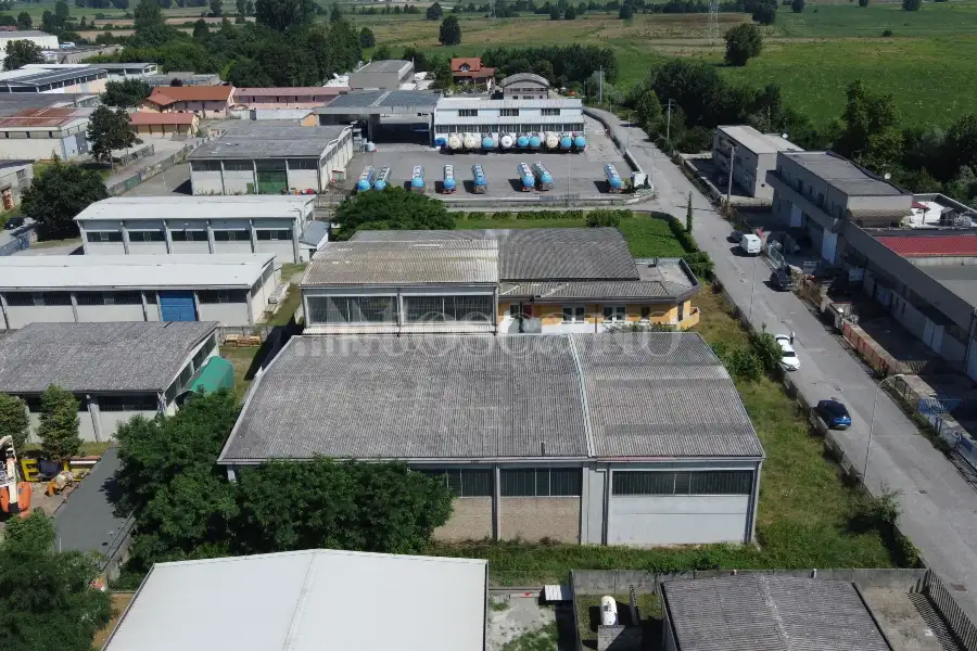 Capannone in vendita di 2000 mq a €4,500 (rif. TS0044VE.A)