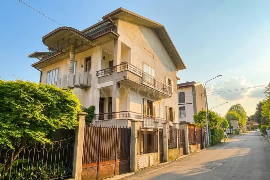 Casa Indipendente in vendita di 300 mq a €300.000 (rif. 6/2026)