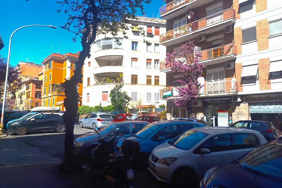 Negozio in affitto di 56 mq a €1.300 (rif. 8/2026)