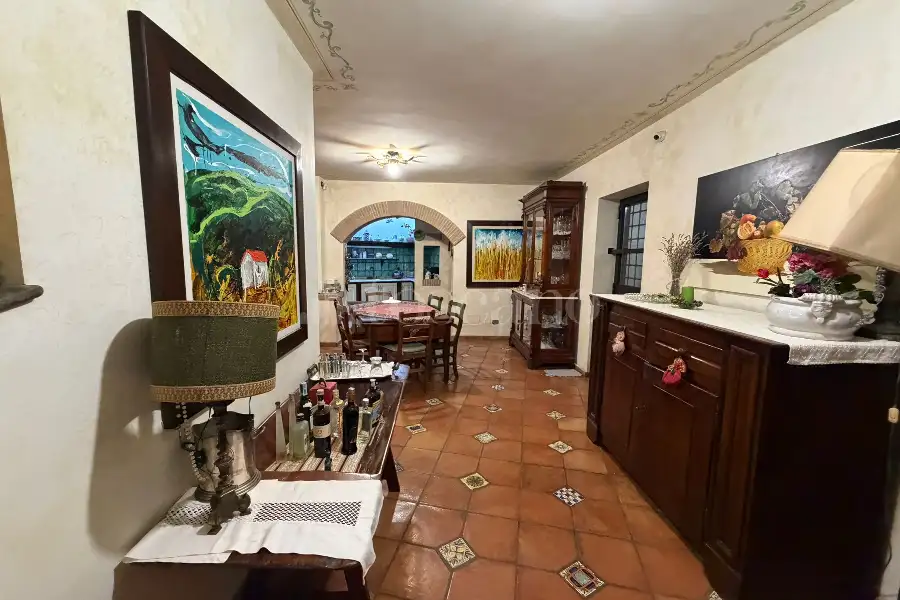 Villa Plurifamiliare in vendita di 430 mq a €395.000 (rif. 19/2026)