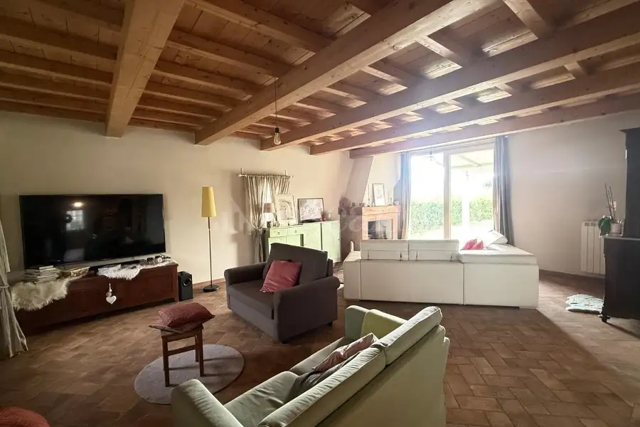 Casale in vendita di 300 mq a €990.000 (rif. 9/2026)