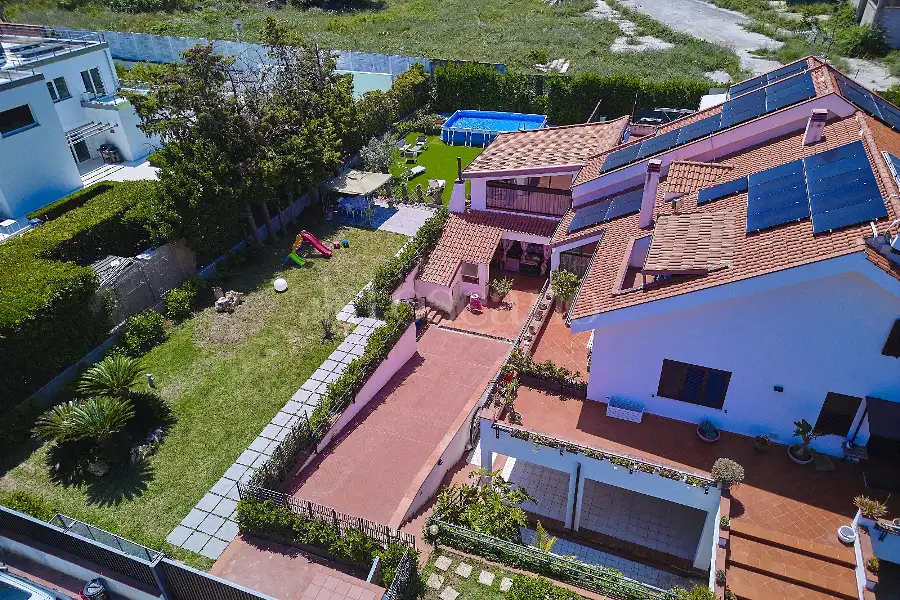 Villa Plurifamiliare in vendita di 550 mq trattativa riservata (rif. 13/2026)