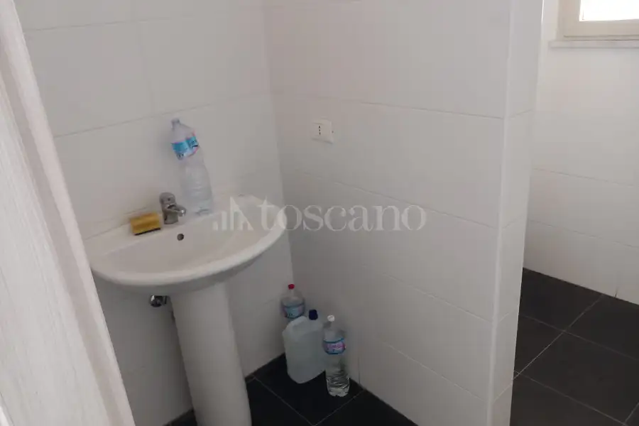 Negozio in vendita di 63 mq a €99.000 (rif. 15/2026)