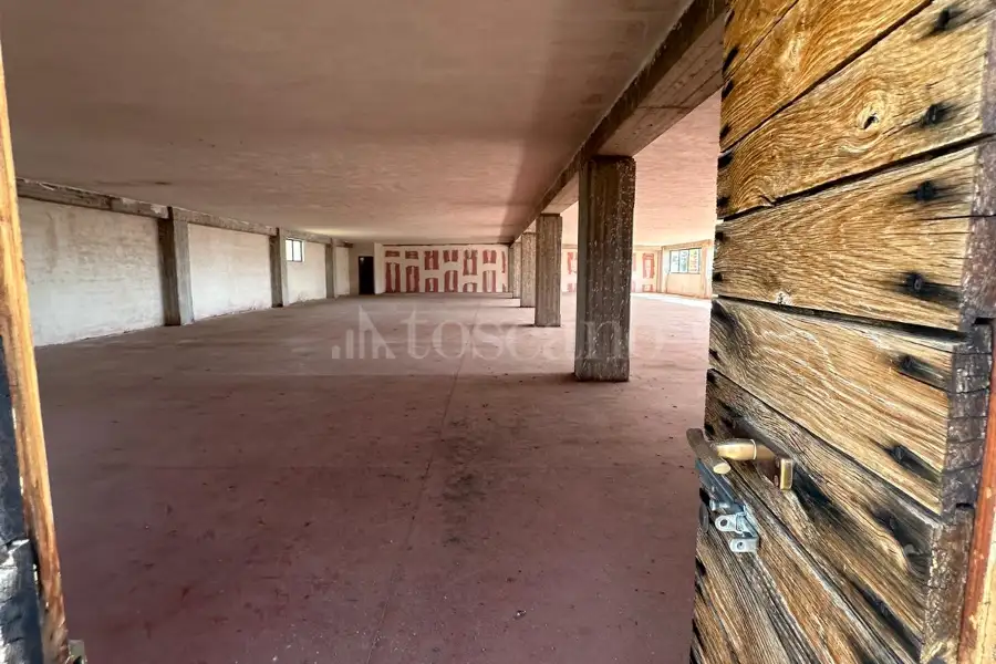 Negozio in affitto di 680 mq a €1.000 (rif. 101/2025)
