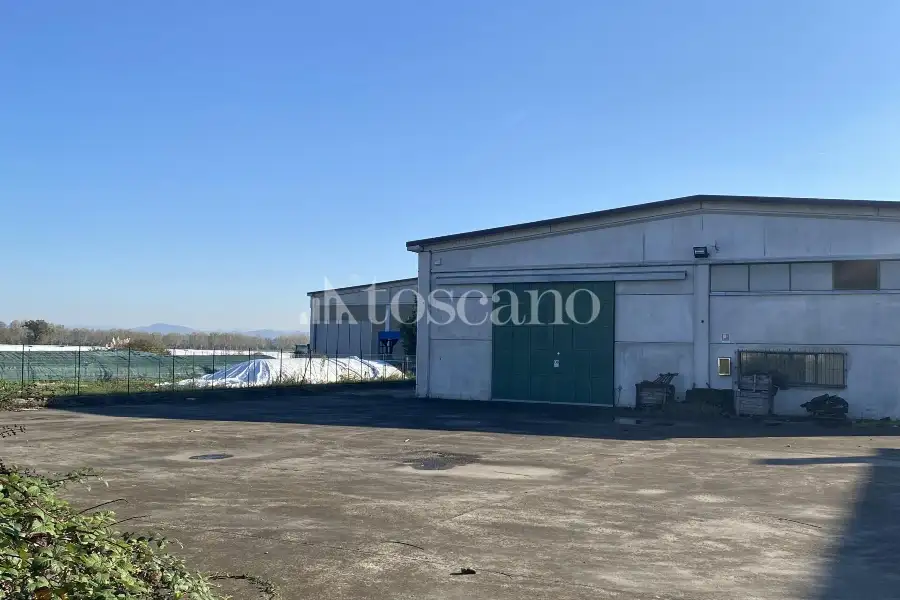Capannone in vendita di 1600 mq a €330,000 (rif. BL6159VE)