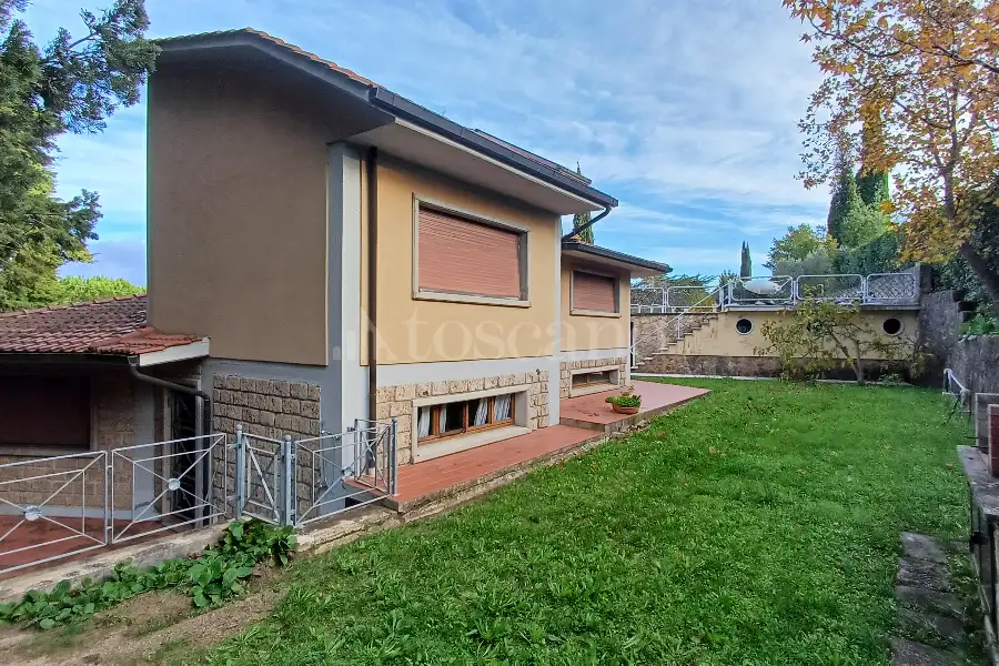 Villa Plurifamiliare in vendita di 800 mq a €1.390.000 (rif. 26/2024)