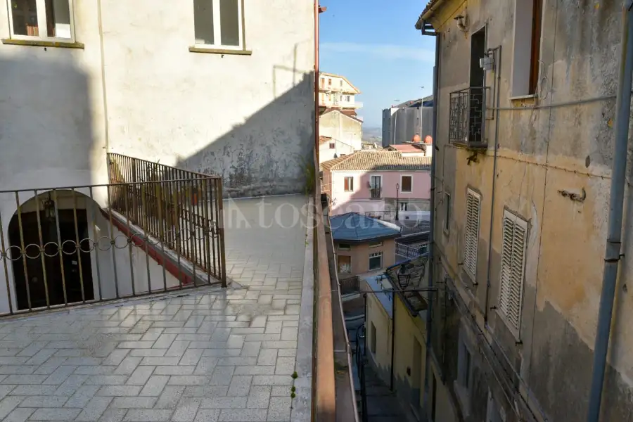 Casa in vendita di 410 mq a €420.000 (rif. 25/2026)