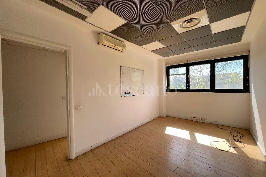 Ufficio in affitto di 497 mq a €9.800 (rif. 81/2023)