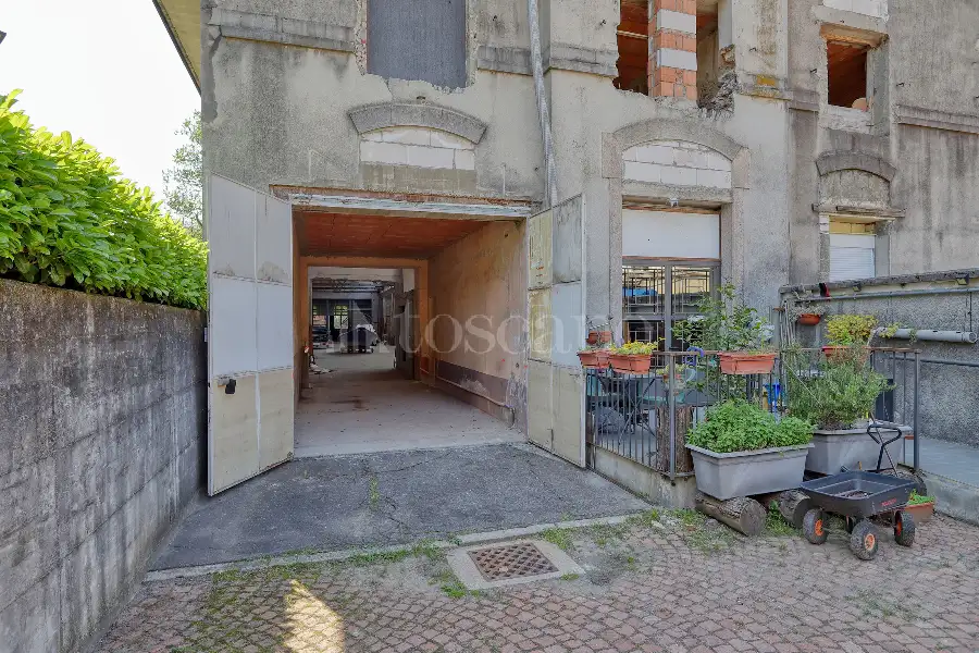 Magazzino in vendita di 580 mq a €120.000 (rif. 151/2026)