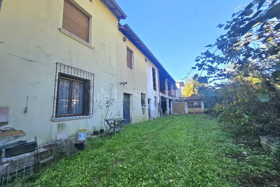 Casa Indipendente in vendita di 350 mq a €350.000 (rif. 53/2025)