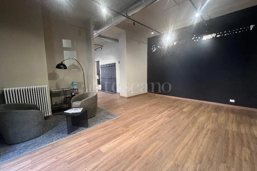 Negozio in affitto di 120 mq a €2.000 (rif. 37/2026)