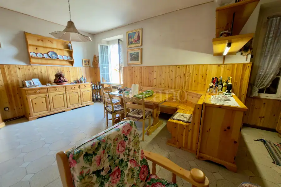 Casa Indipendente in vendita di 250 mq a €272.000 (rif. 5/2026)