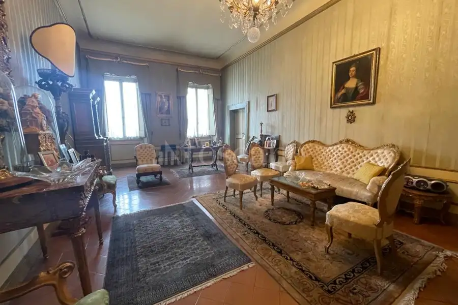 Ufficio in vendita di 240 mq a €1.299.000 (rif. 4/2026)