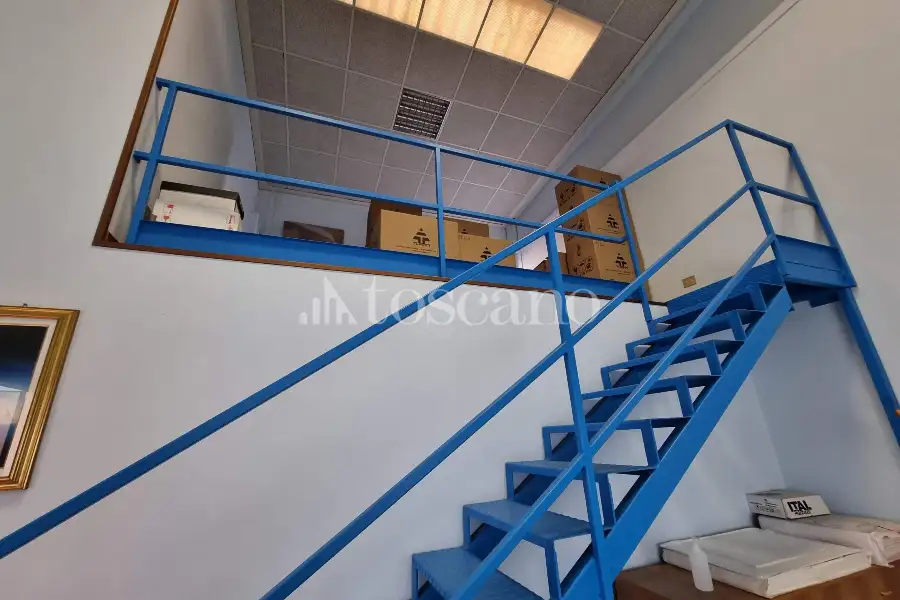 Capannone in vendita di 180 mq a €140,000 (rif. MRE1222VE.A)