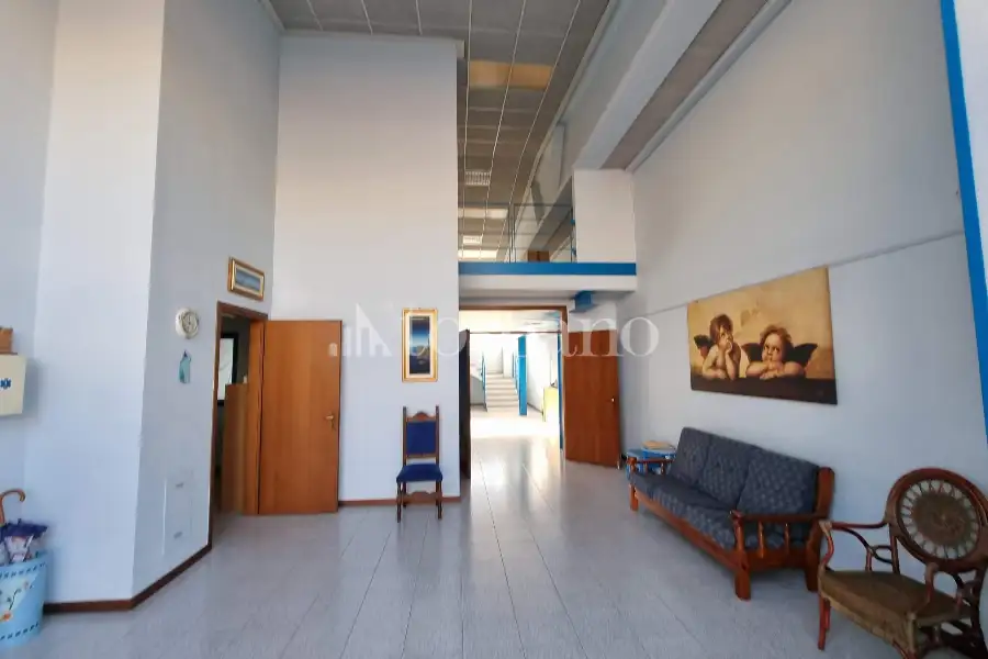 Capannone in vendita di 180 mq a €140,000 (rif. MRE1222VE.A)