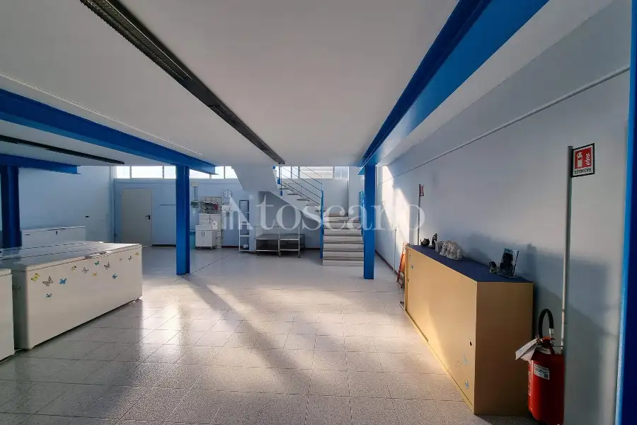 Capannone in vendita di 220 mq a €140,000 (rif. MRE1222VE.A)