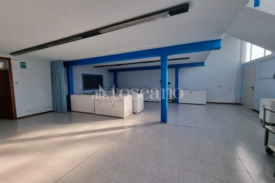 Capannone in vendita di 220 mq a €140,000 (rif. MRE1222VE.A)