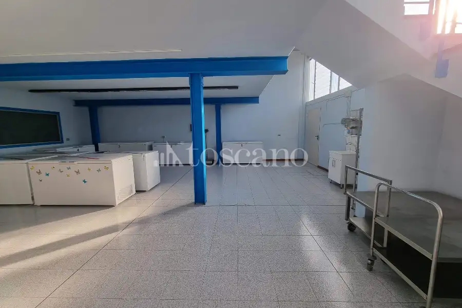 Capannone in vendita di 220 mq a €140,000 (rif. MRE1222VE.A)