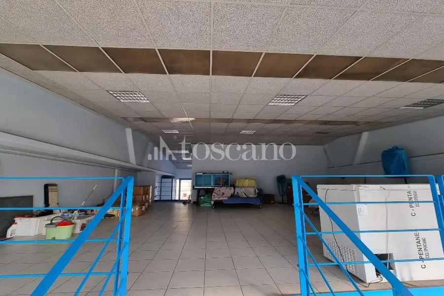 Capannone in vendita di 220 mq a €140,000 (rif. MRE1222VE.A)